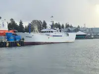 Garā līnija zvejas kuģis pārdod
