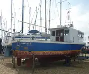 Trallers pārdod