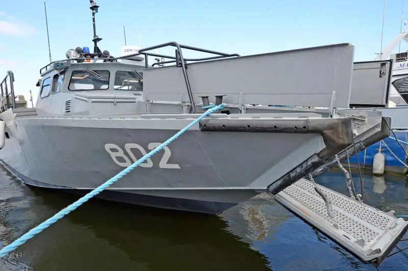 Kara / Militārie kuģi pārdod