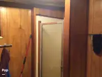 Trallers pārdod
