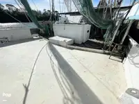 Trallers pārdod