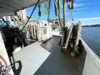 Trallers pārdod