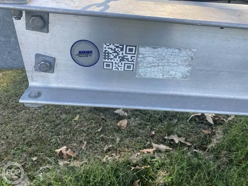 Trallers pārdod