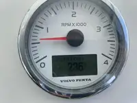 Trallers pārdod