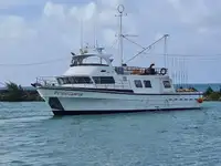 Trallers pārdod