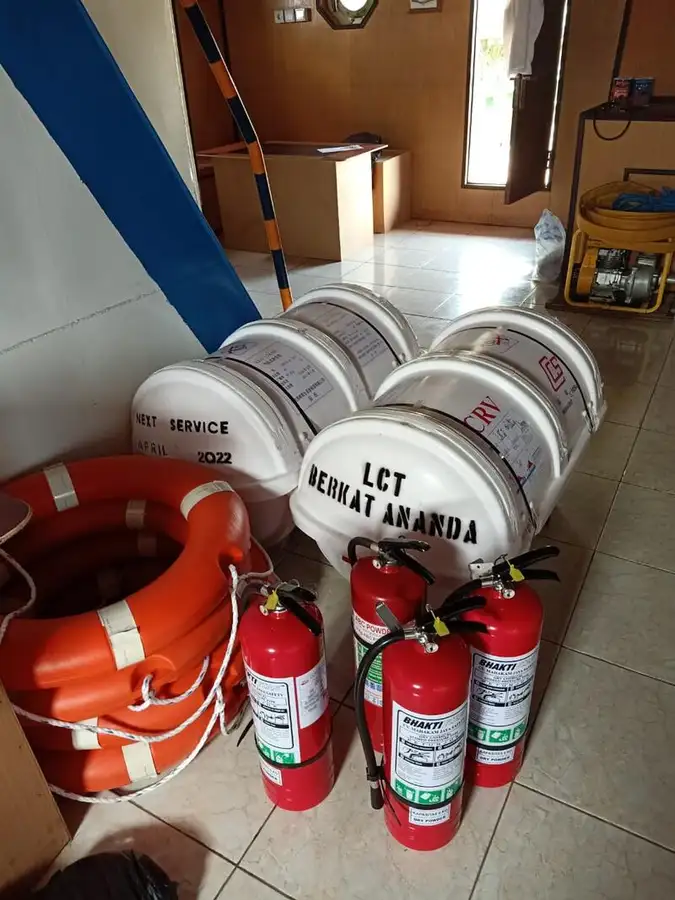 Desanta kuģis, tankkuģis pārdod