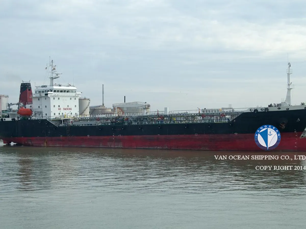 Naftas / Ķīmisko vielu tankkuģis pārdod