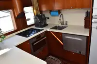 Trallers pārdod