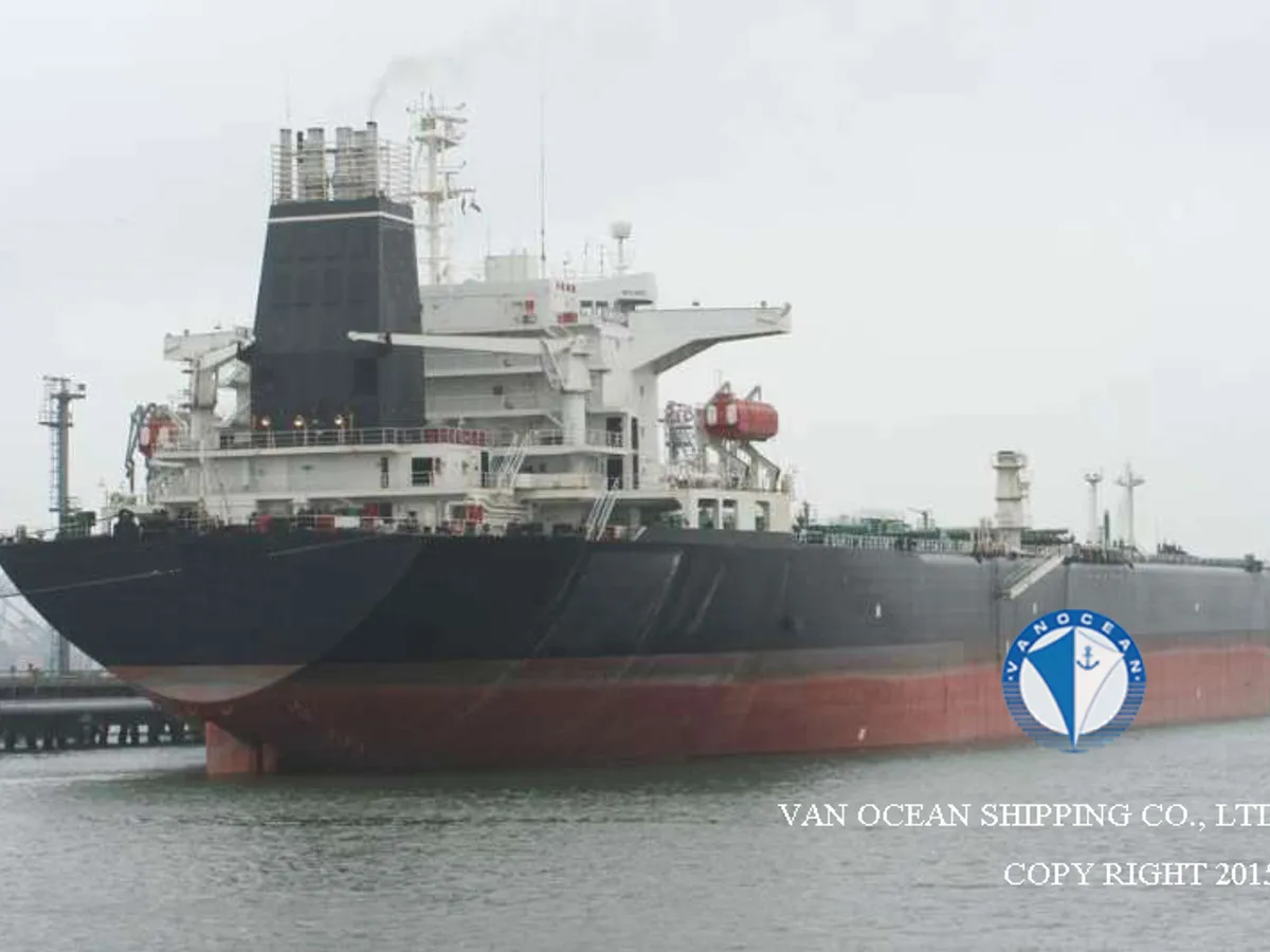 Naftas / Ķīmisko vielu tankkuģis pārdod