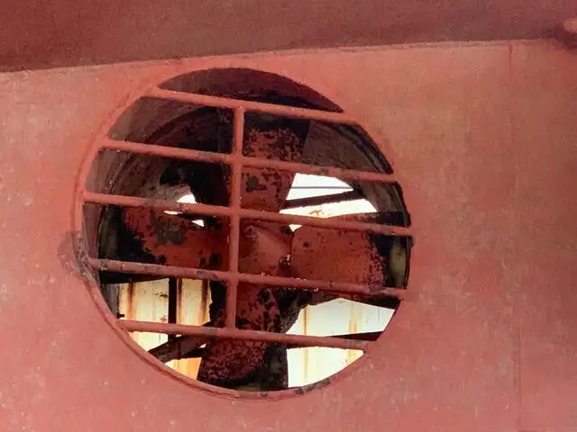 Trallers pārdod