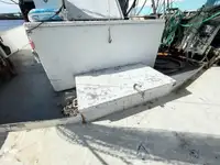 Trallers pārdod