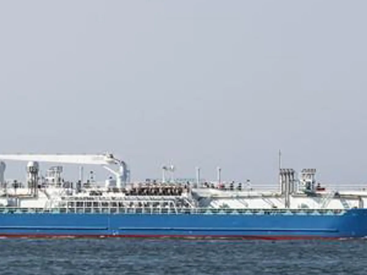Naftas / Ķīmisko vielu tankkuģis pārdod