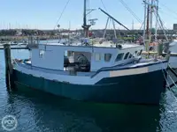 Garā līnija zvejas kuģis pārdod