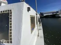 Trallers pārdod