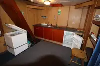 Trallers pārdod