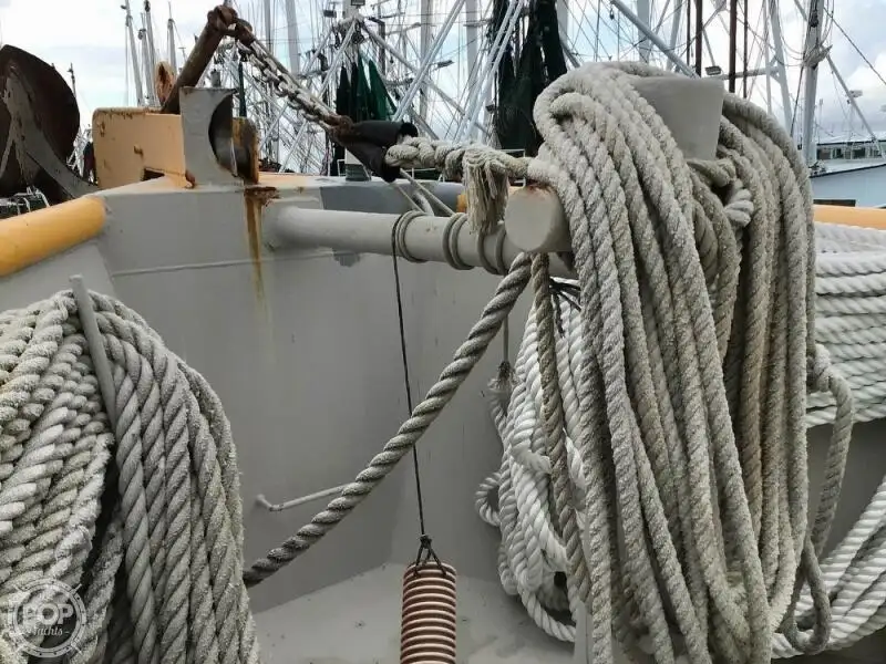 Trallers pārdod