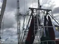 Trallers pārdod