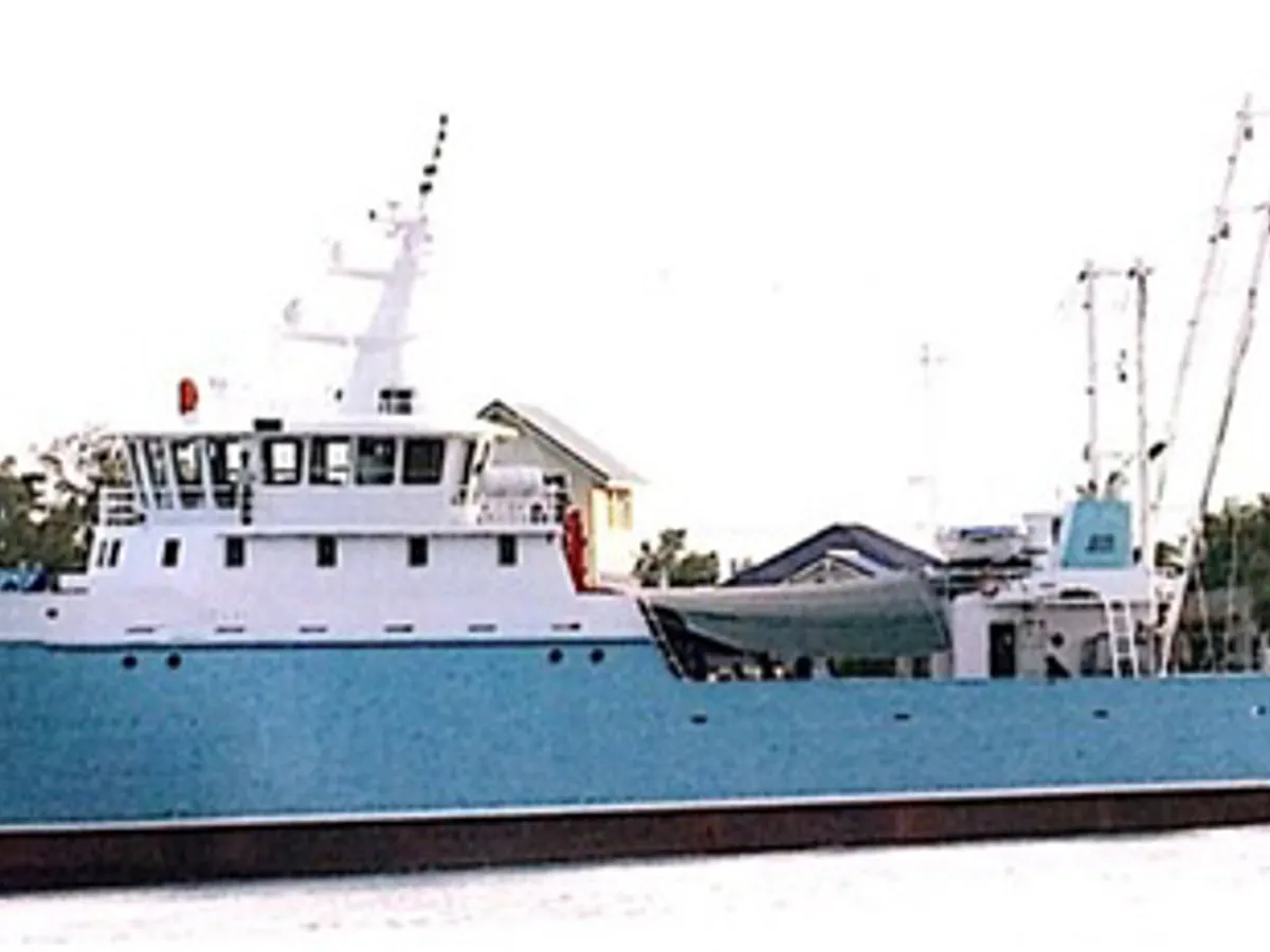 Trallers pārdod