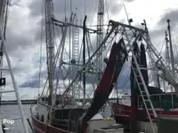 Trallers pārdod