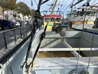 Trallers pārdod