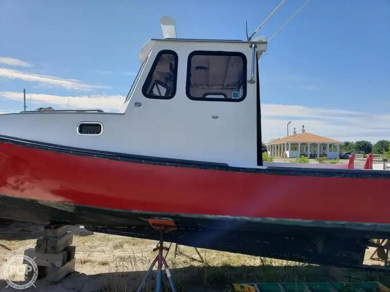 Zivju pārstrādes kuģis pārdod