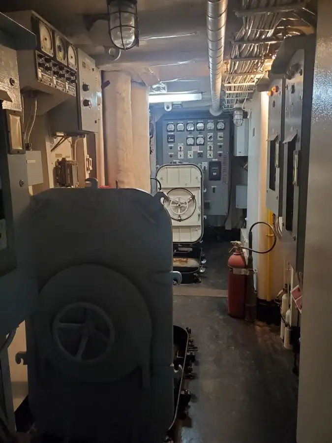 Desanta kuģis, tankkuģis pārdod