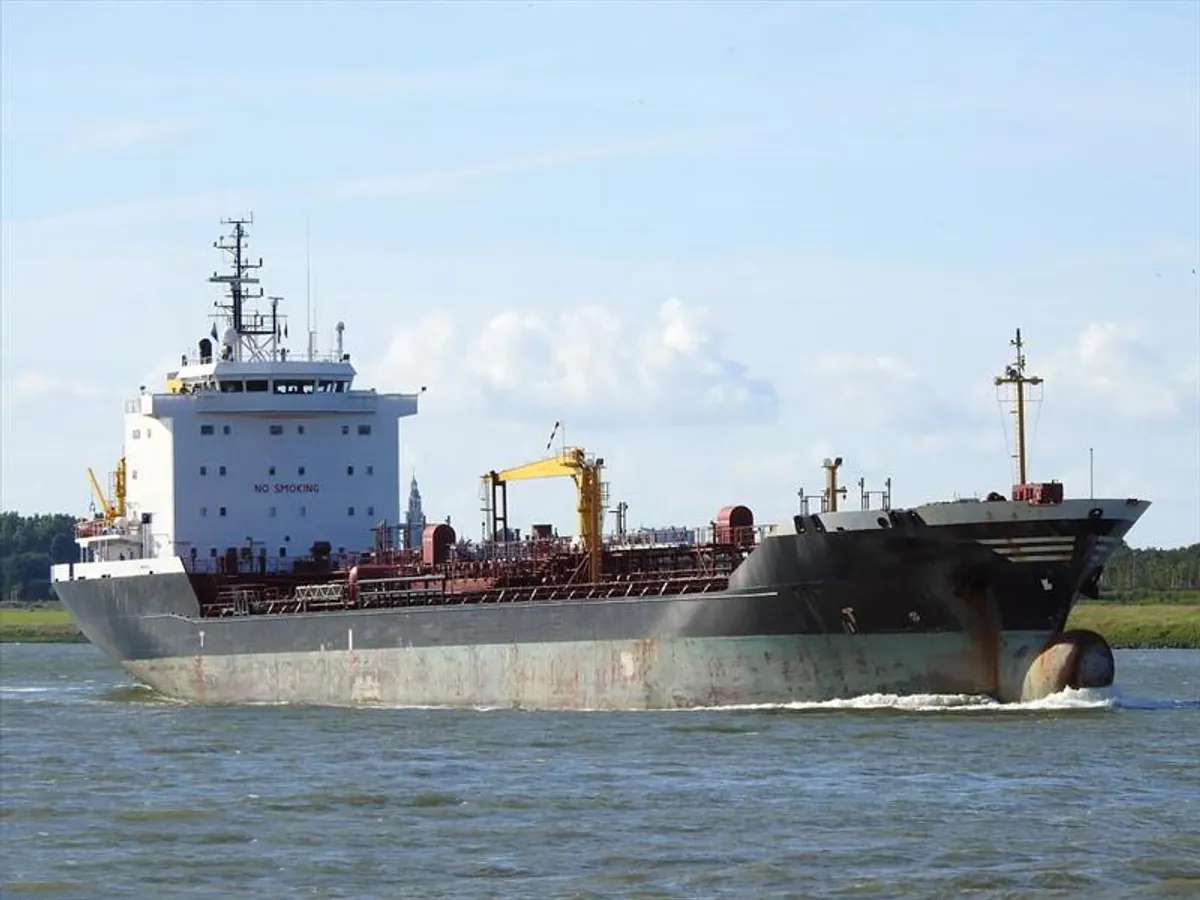 Naftas / Ķīmisko vielu tankkuģis pārdod