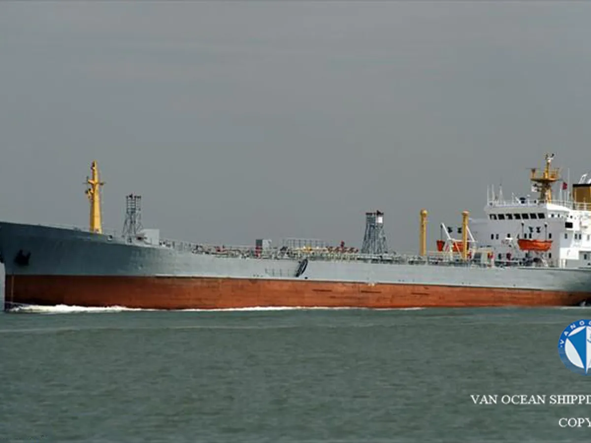 Naftas / Ķīmisko vielu tankkuģis pārdod