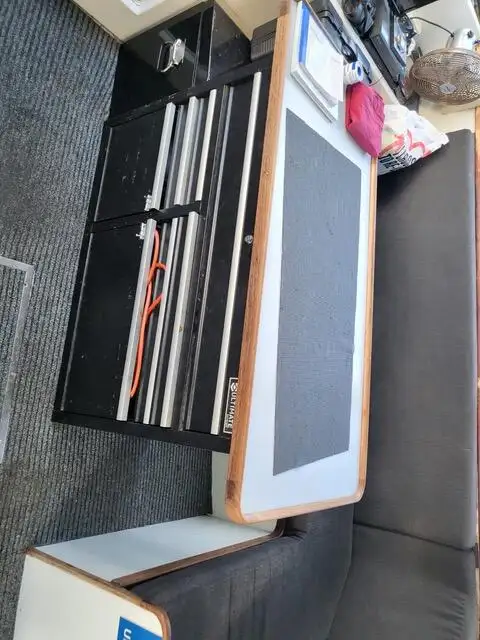 Trallers pārdod