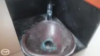Niršanas atbalsta kuģis pārdod