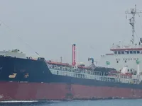 Naftas / Ķīmisko vielu tankkuģis pārdod