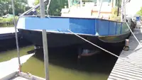 Trallers pārdod