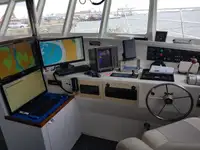 Garā līnija zvejas kuģis pārdod