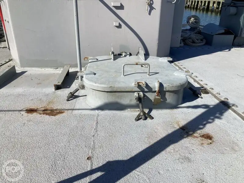 Desanta kuģis, tankkuģis pārdod