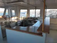 Niršanas atbalsta kuģis pārdod