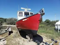 Zivju pārstrādes kuģis pārdod