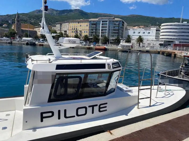 Pilotkuģis pārdod