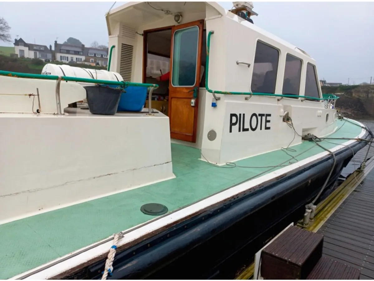 Pilotkuģis pārdod