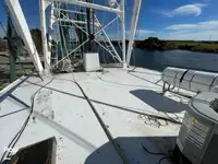 Trallers pārdod