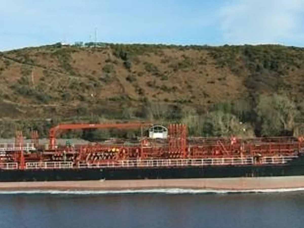 Naftas / Ķīmisko vielu tankkuģis pārdod