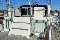 Trallers pārdod