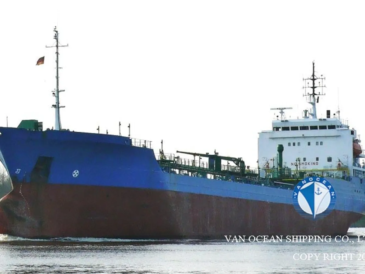 Naftas / Ķīmisko vielu tankkuģis pārdod