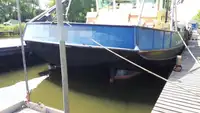 Trallers pārdod