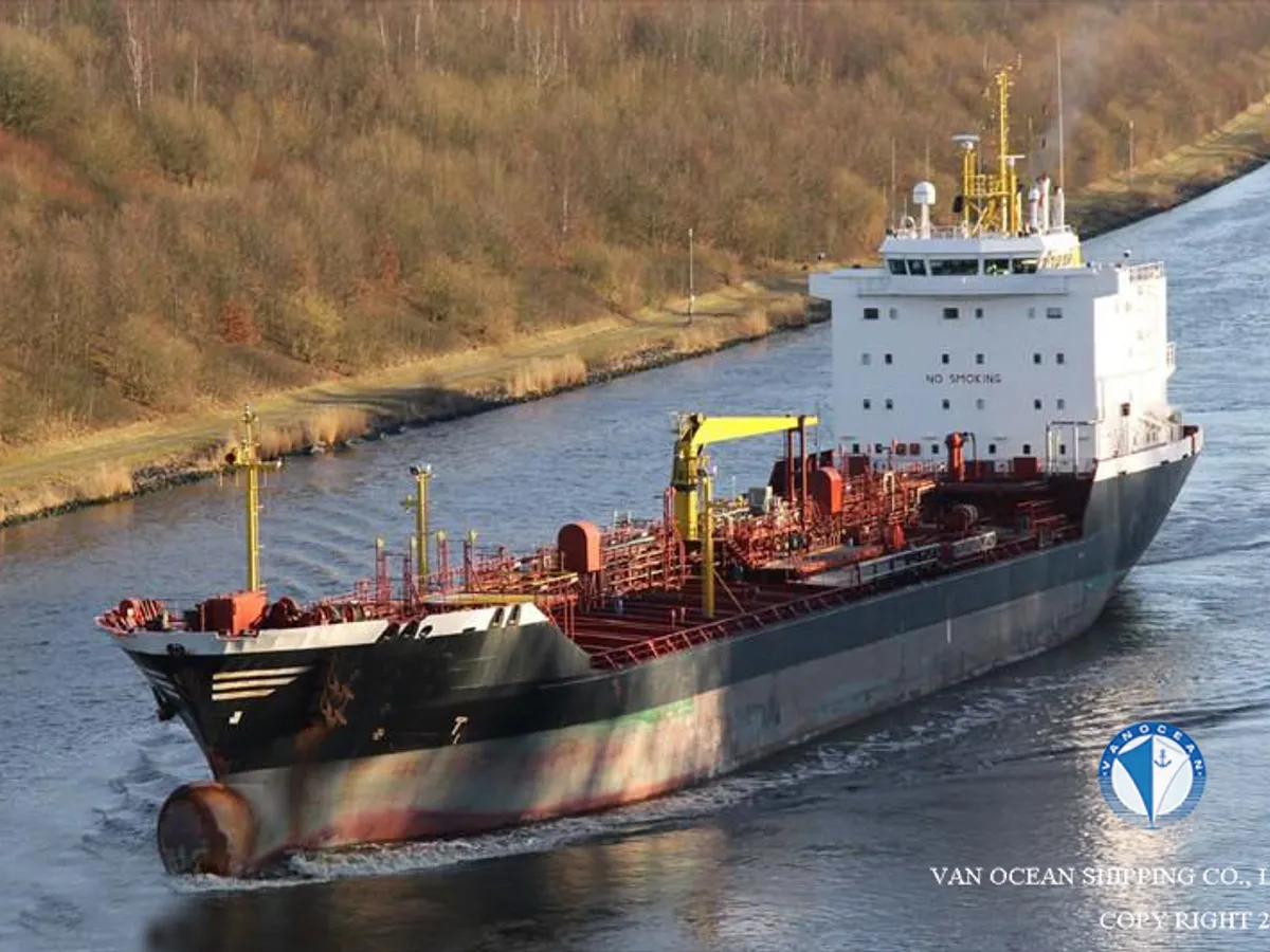 Naftas / Ķīmisko vielu tankkuģis pārdod