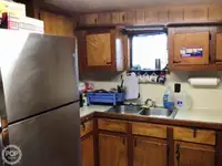 Trallers pārdod