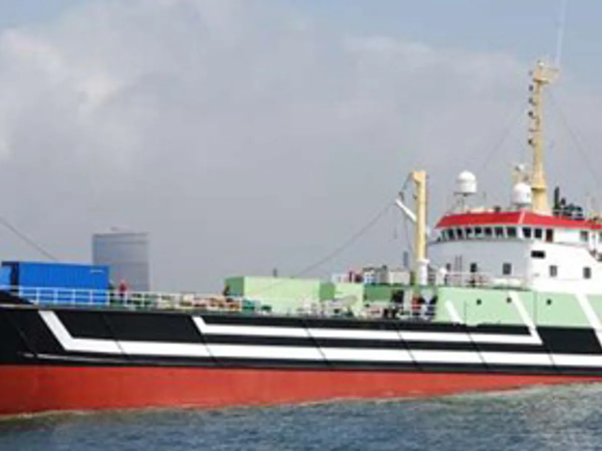 Trallers pārdod