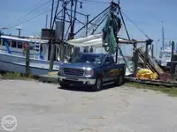 Trallers pārdod