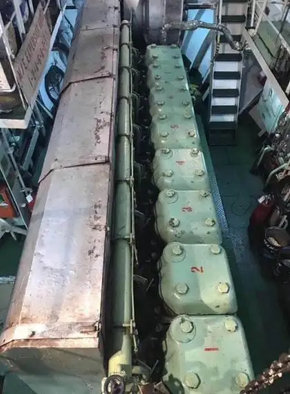 Naftas / Ķīmisko vielu tankkuģis pārdod
