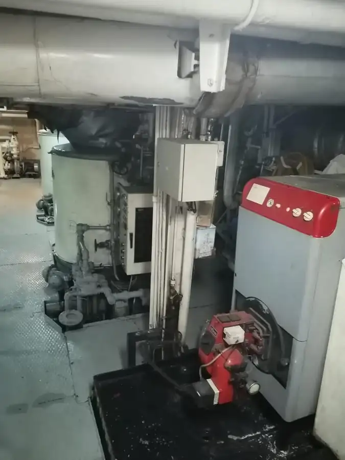 Naftas / Ķīmisko vielu tankkuģis pārdod