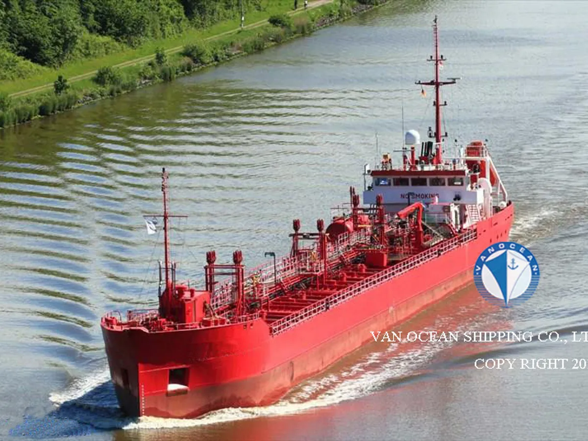 Naftas / Ķīmisko vielu tankkuģis pārdod